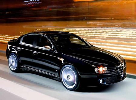 Prodotta a partire dal 2005 l'Alfa Romeo 159 diretta discendente 