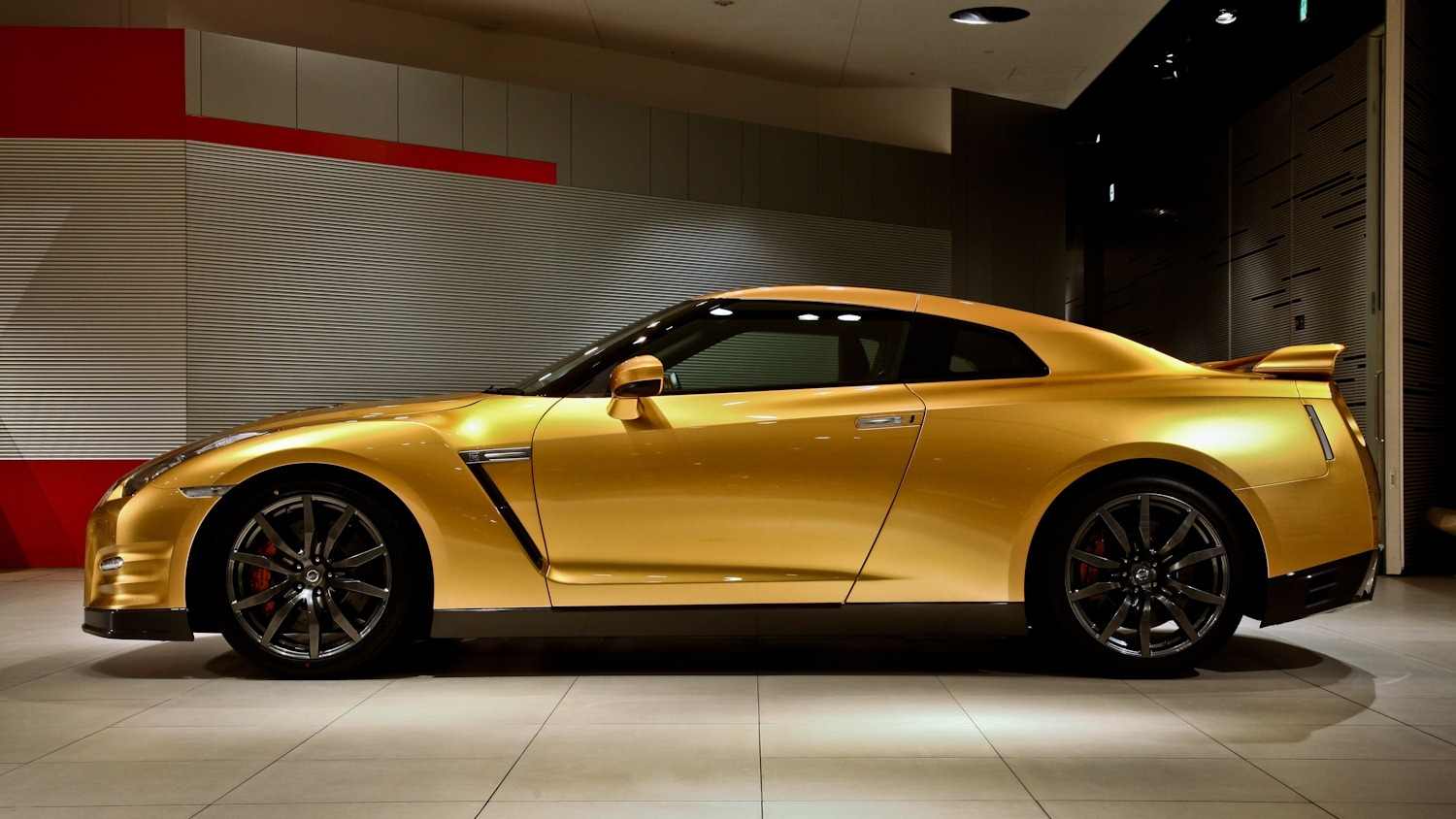 Nissan GT-R “Bolt Gold”