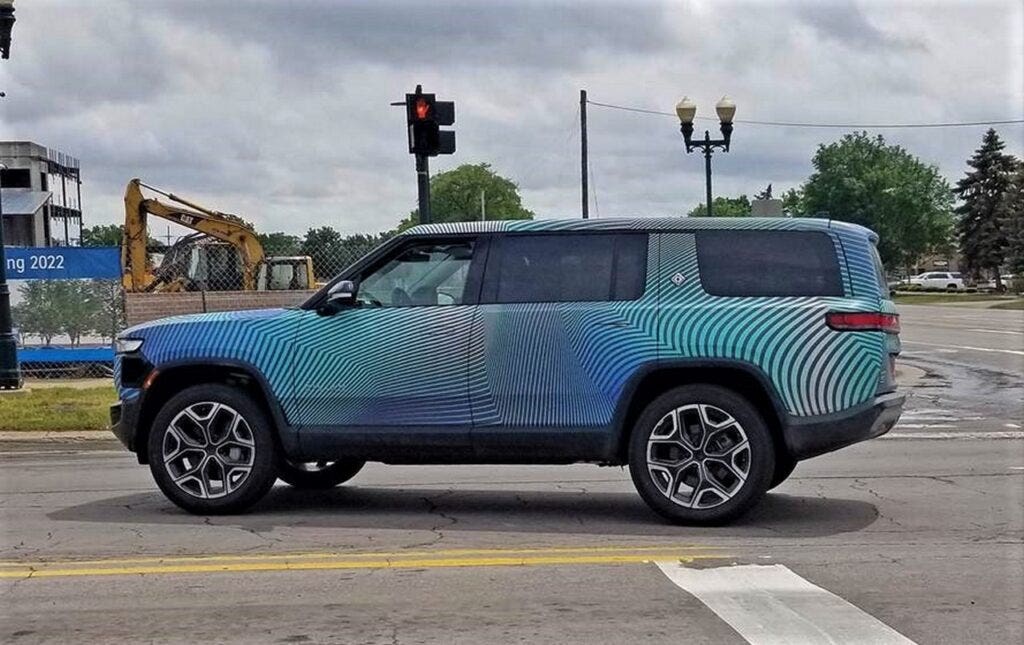 RIVIAN R1S