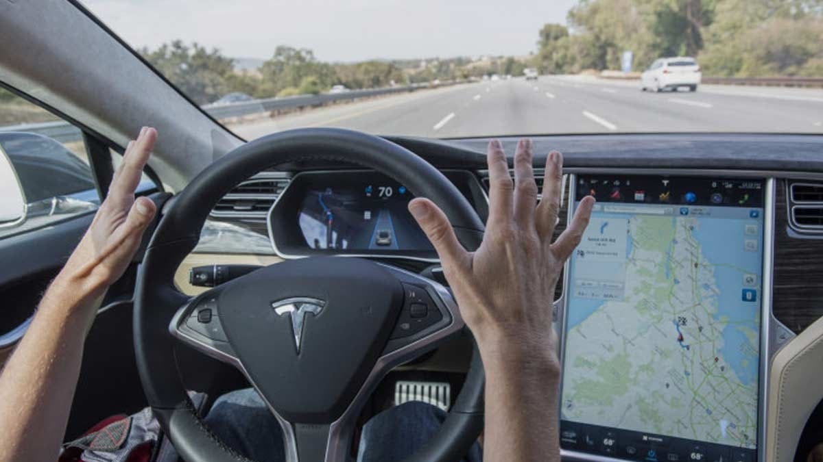 tesla guida autonoma