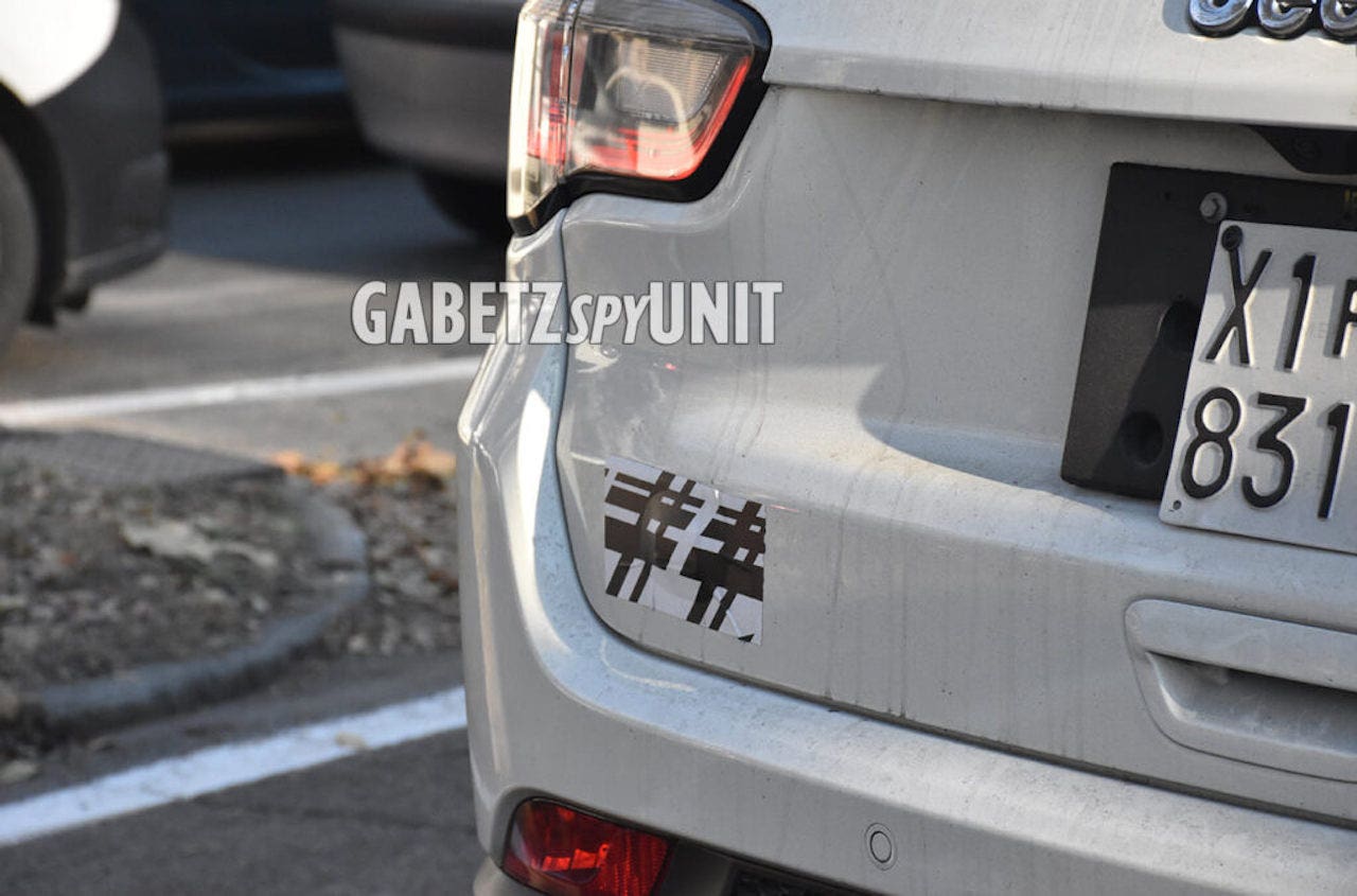 Jeep Compass MHEV nuove foto spia MotorisuMotori.it