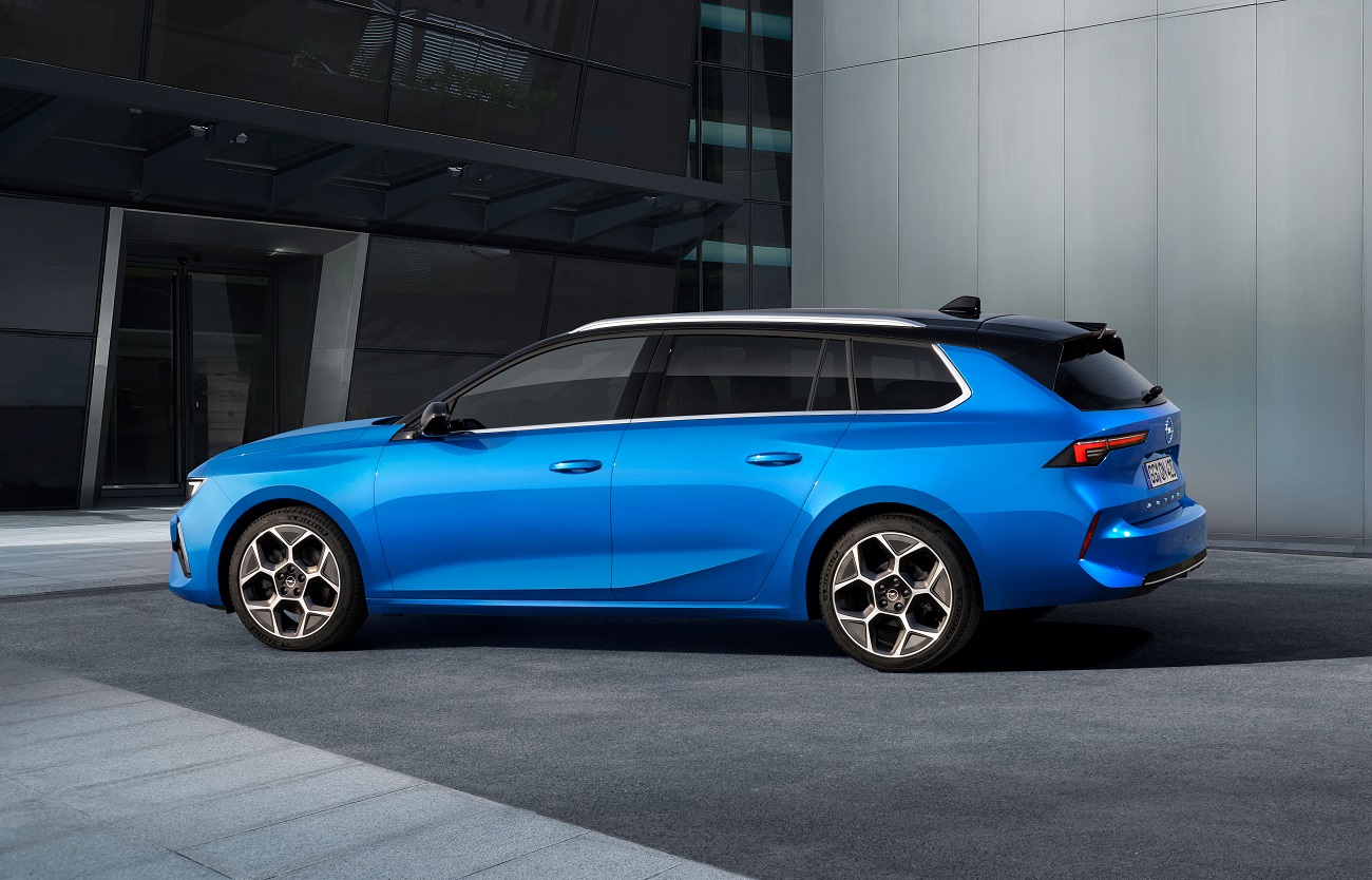 Opel Astra Sports Tourer blu