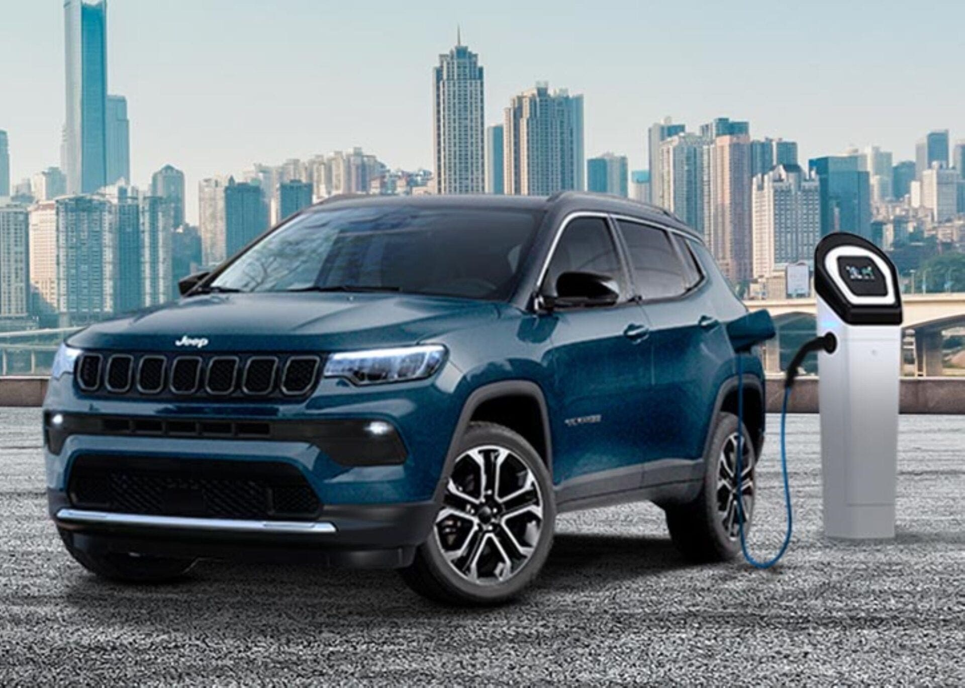 Jeep super virtuosa coi SUV plug-in