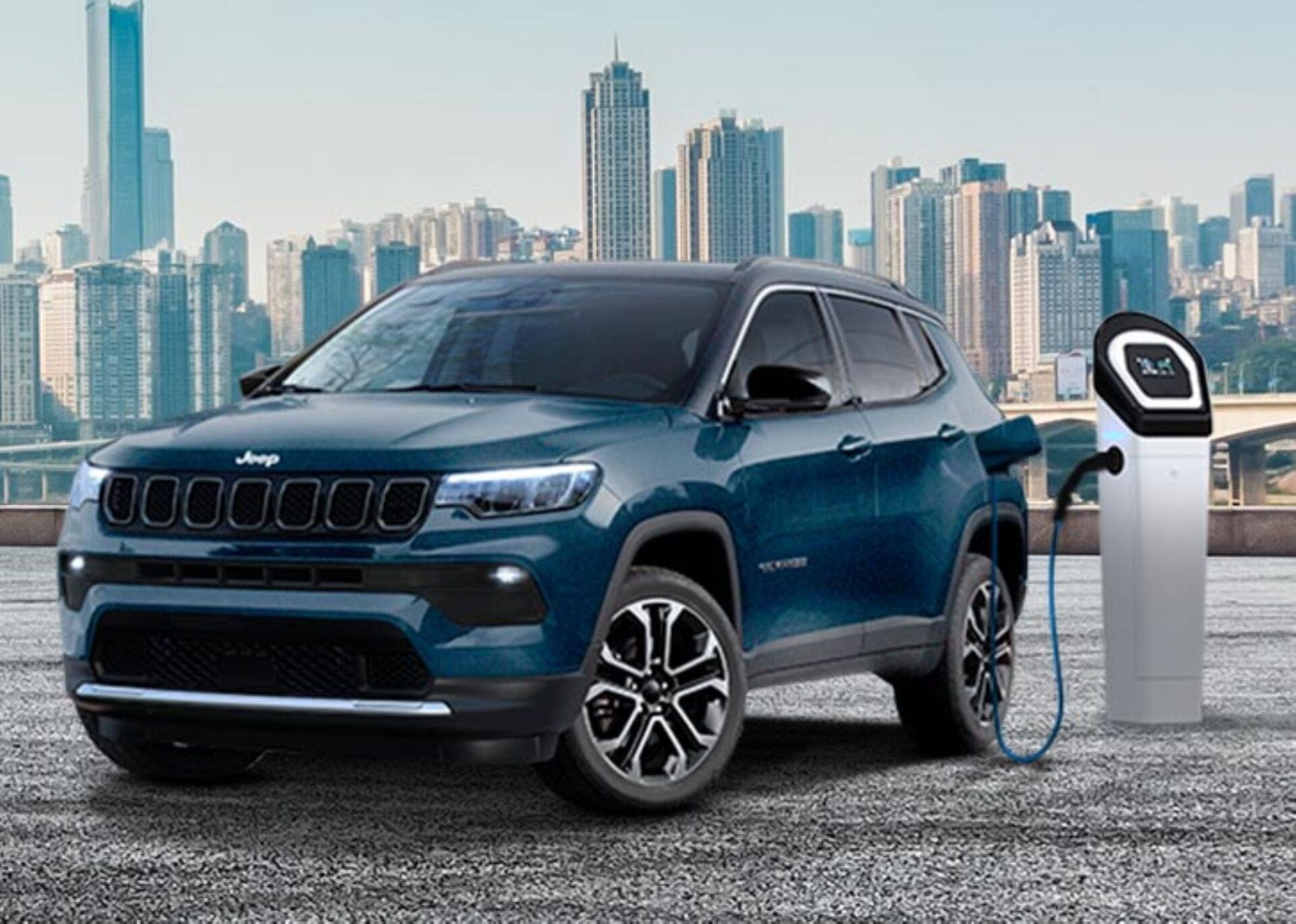 Jeep super virtuosa coi SUV plug-in