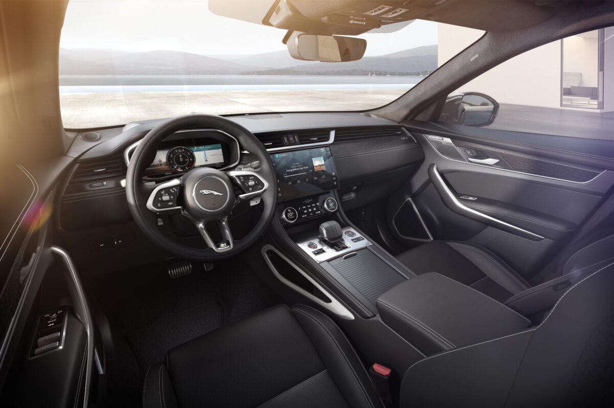 jaguar-f-pace-23my-400-sport-interior-front-view-120422