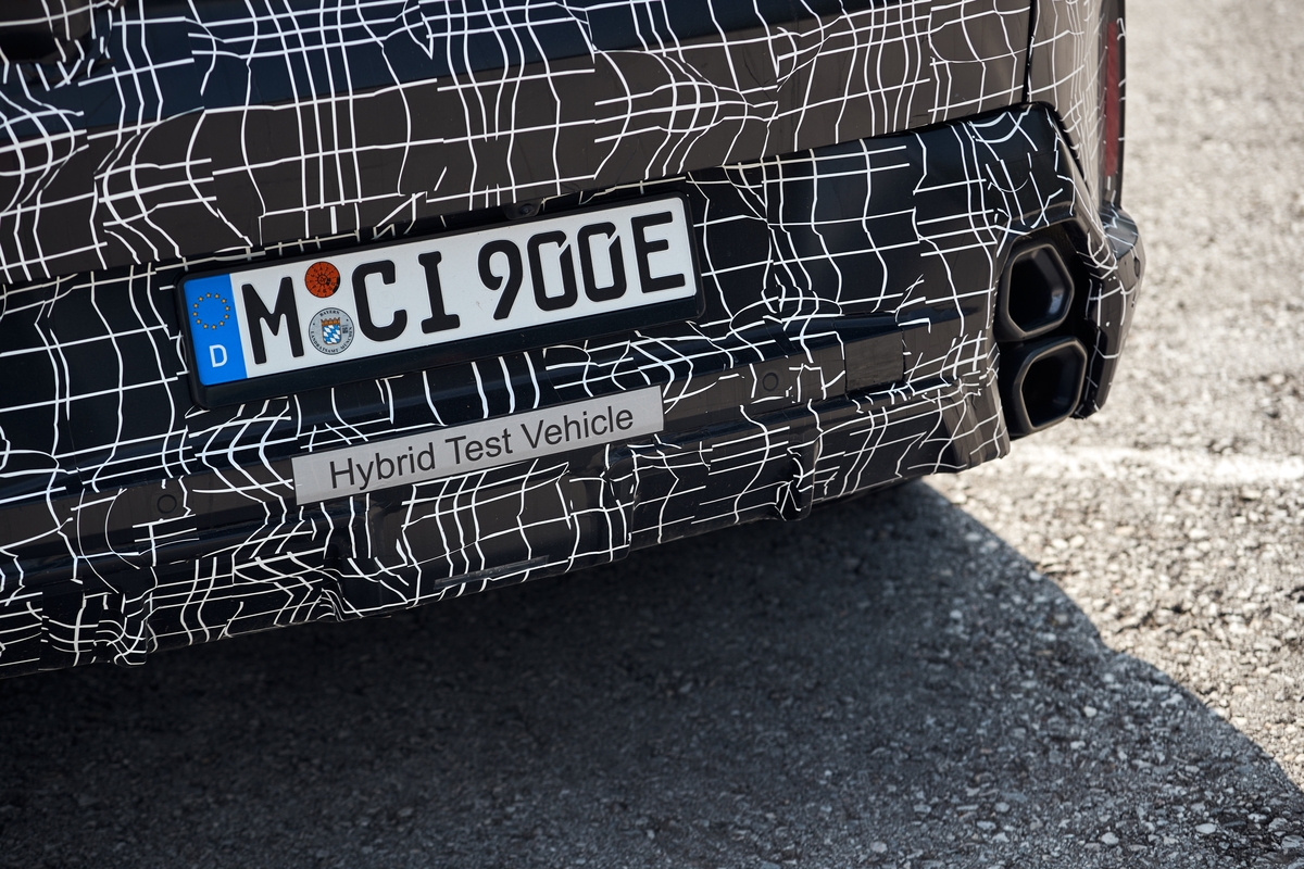 BMW XM 2023 prototipo ufficiale foto