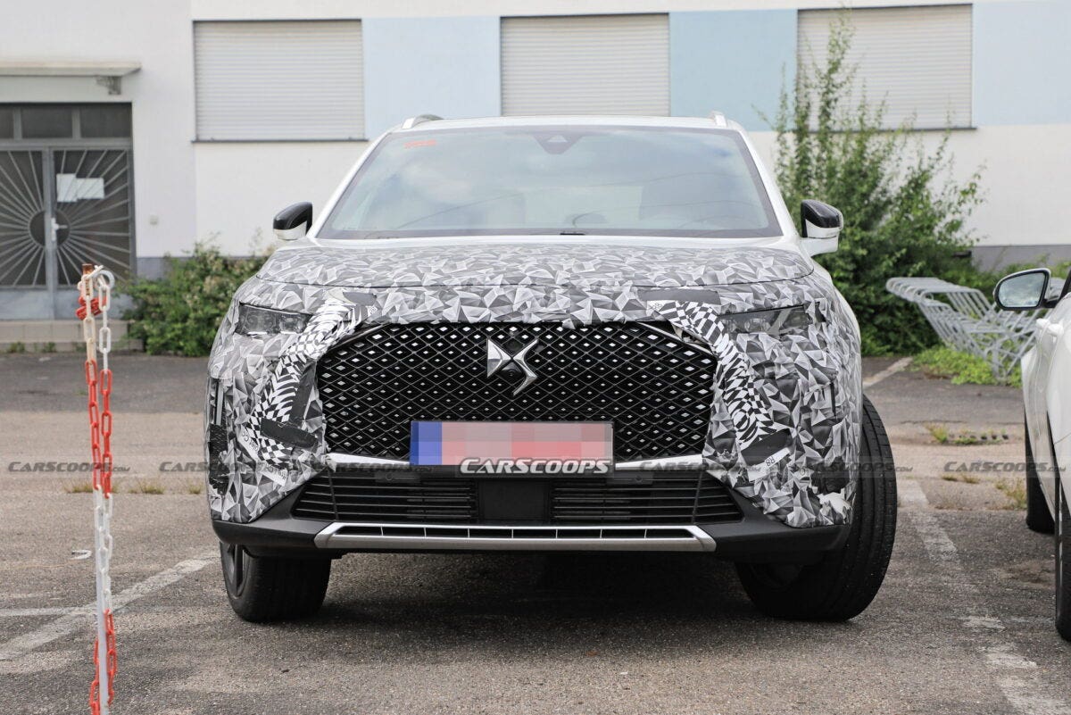 DS 7 Crossback foto spia