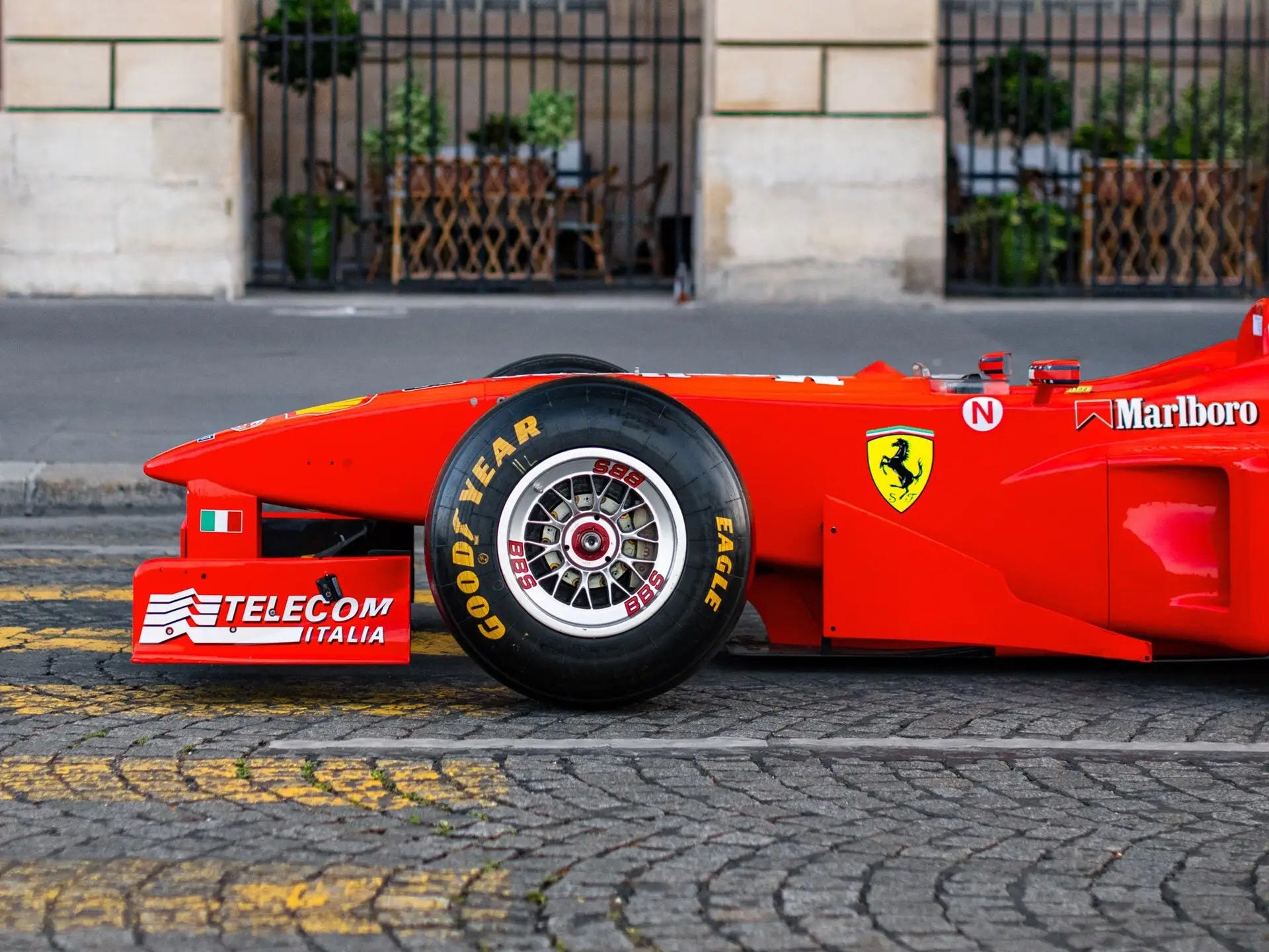 F300