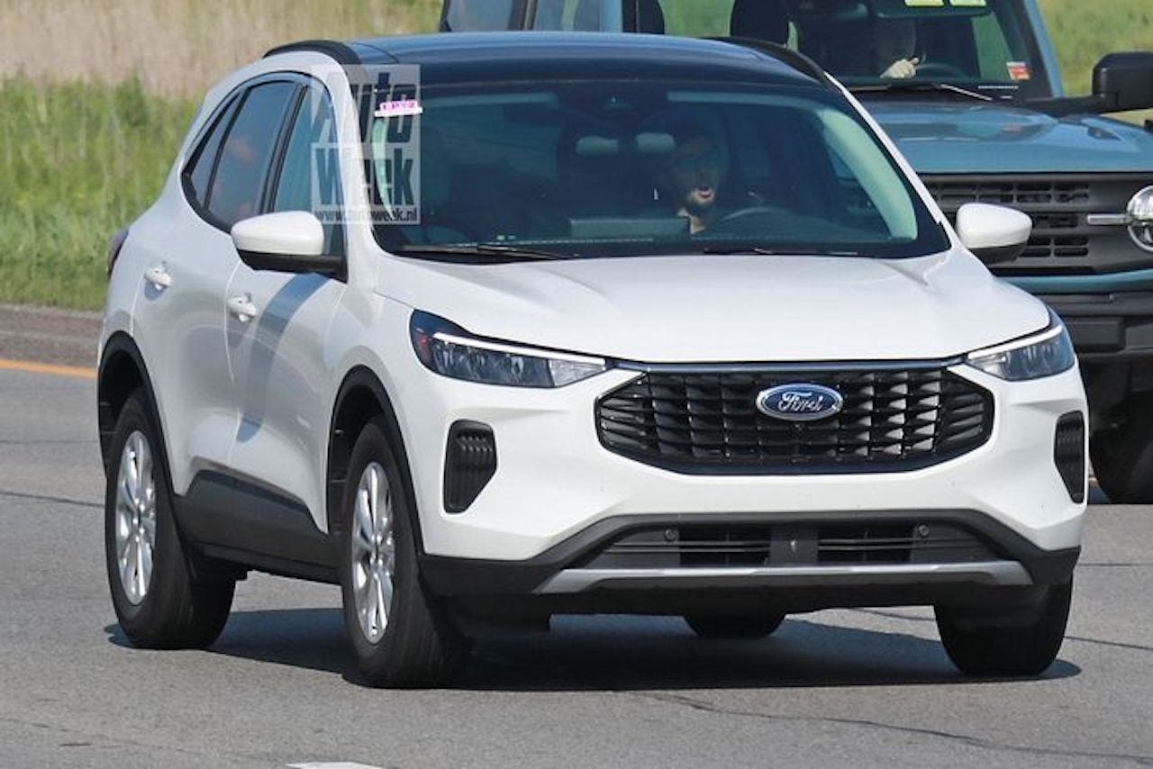 Ford Kuga 2023: giù il velo negli USA [FOTO SPIA] - MotorisuMotori.it