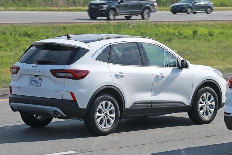 Ford Kuga 2023: giù il velo negli USA [FOTO SPIA] - MotorisuMotori.it