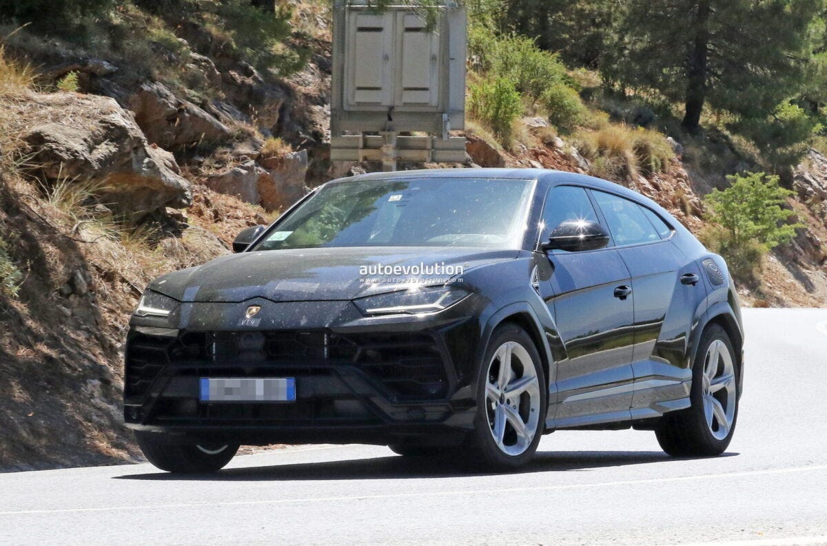 Lamborghini Urus PHEV foto spia