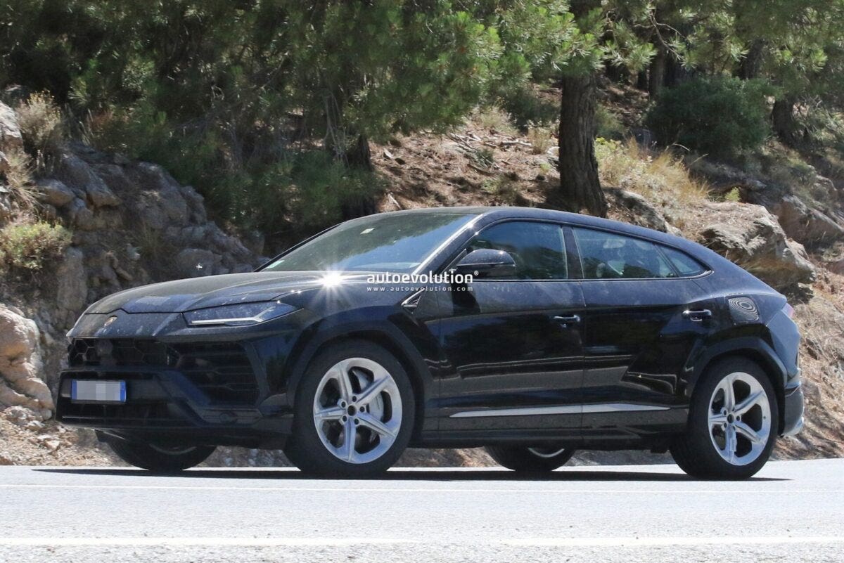 Lamborghini Urus PHEV foto spia