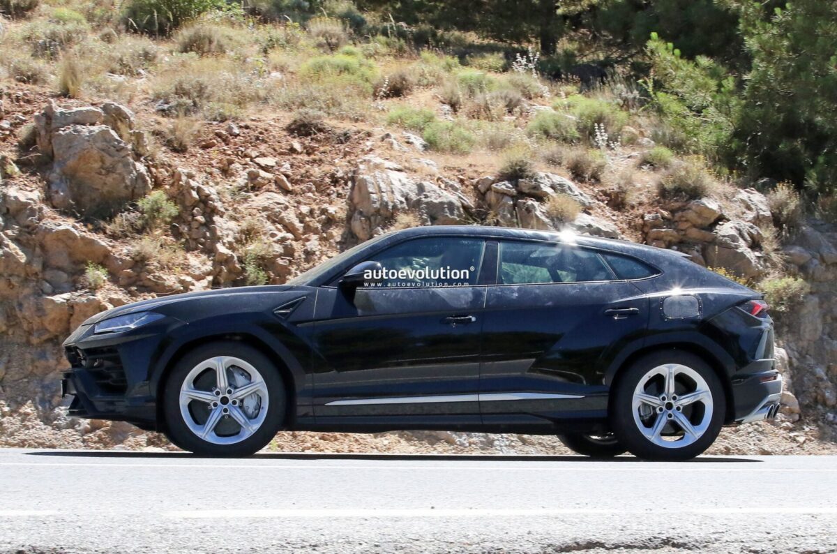 Lamborghini Urus PHEV foto spia
