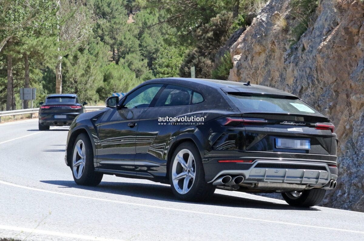 Lamborghini Urus PHEV foto spia