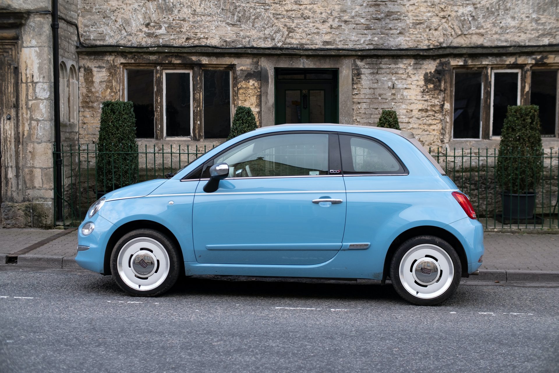 Fiat-500 colore azzurra noleggio