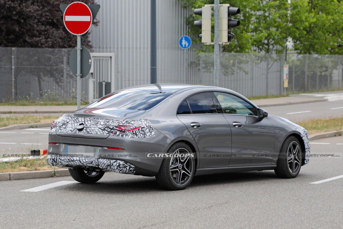 Mercedes-Benz CLA foto spia