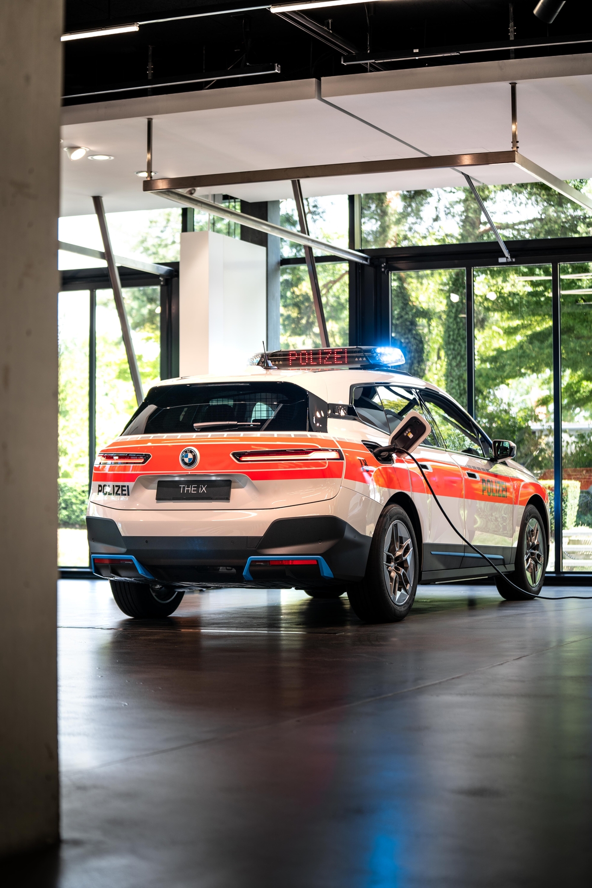 BMW iX polizia svizzera