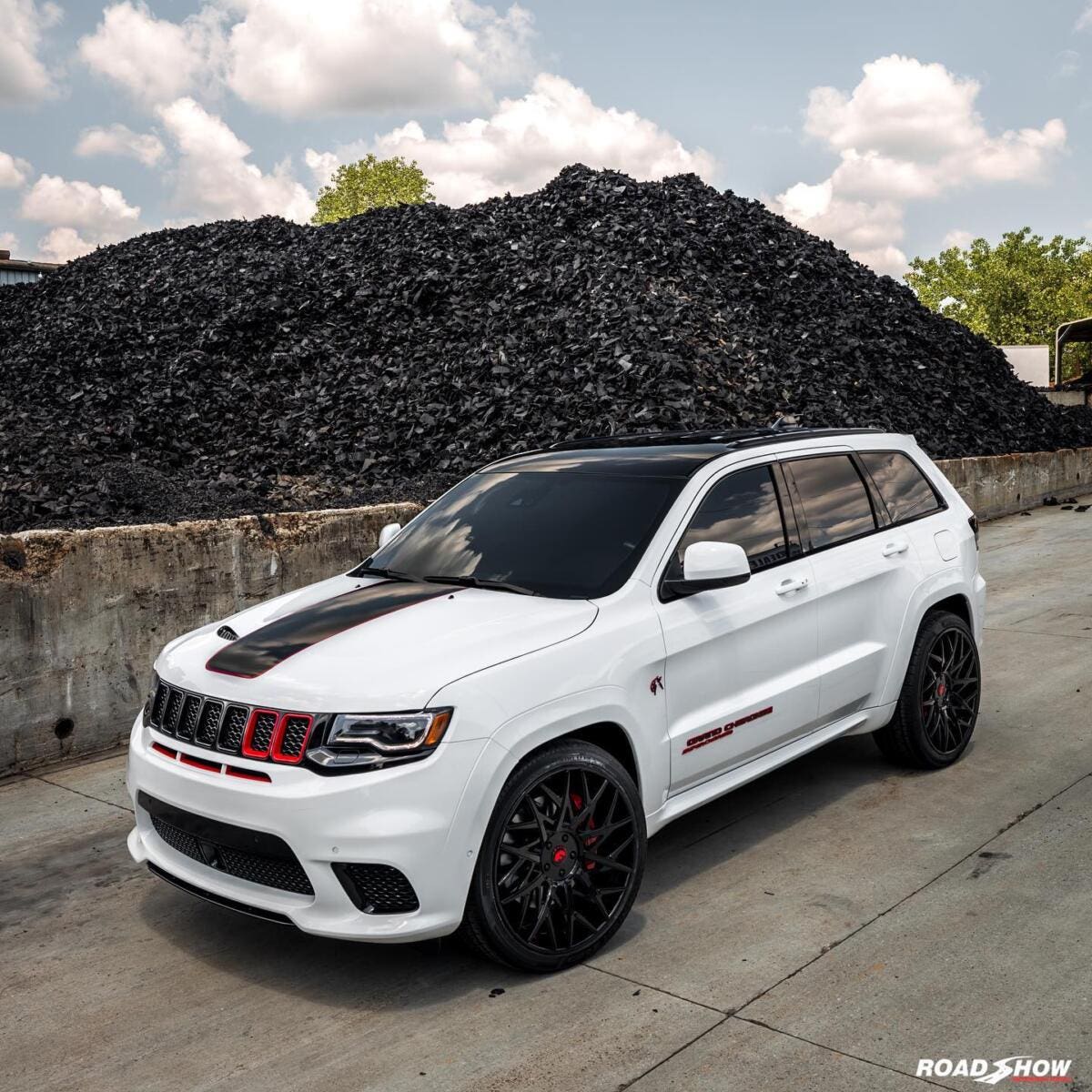 Jeep Grand Cherokee Trackhawk by Road Show