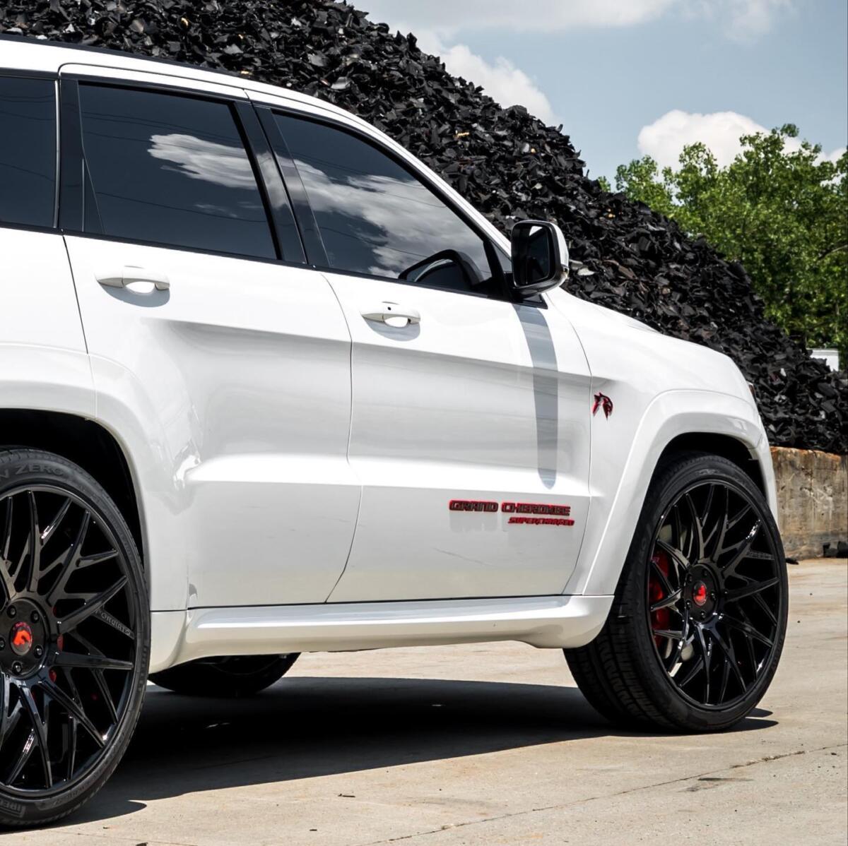 Jeep Grand Cherokee Trackhawk by Road Show