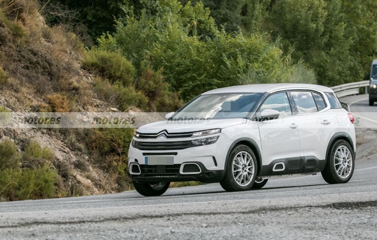 Peugeot e-3008 foto spia