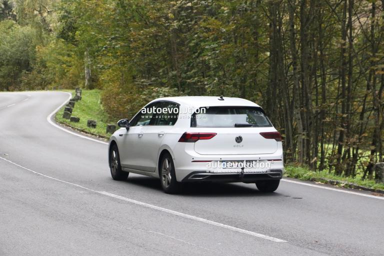 2024 Volkswagen Golf 8 Facelift Spied For The First Time Has A Massive Screen 2 768x512 