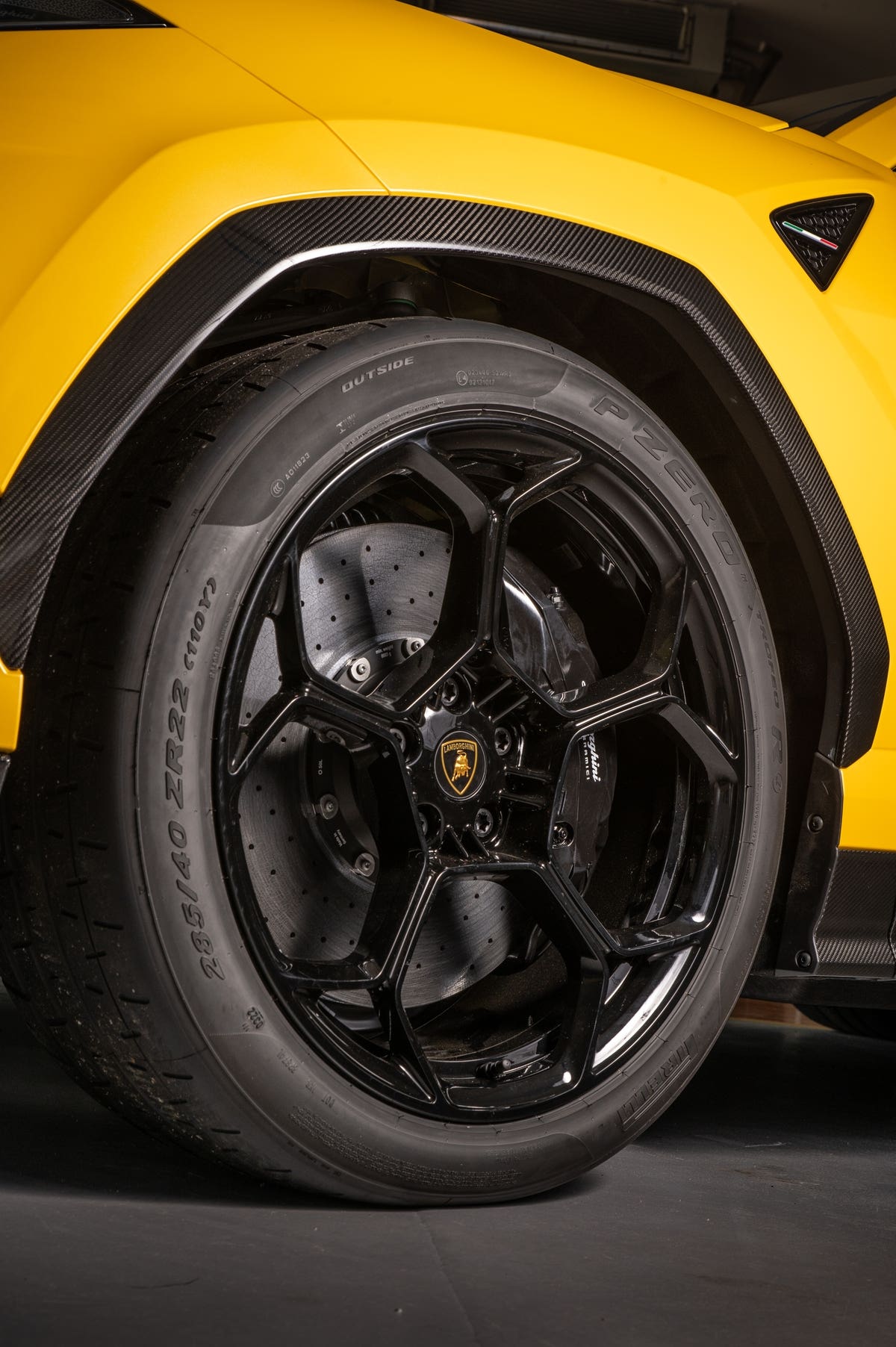 Pirelli P Zero Trofeo R Lamborghini Urus Performante