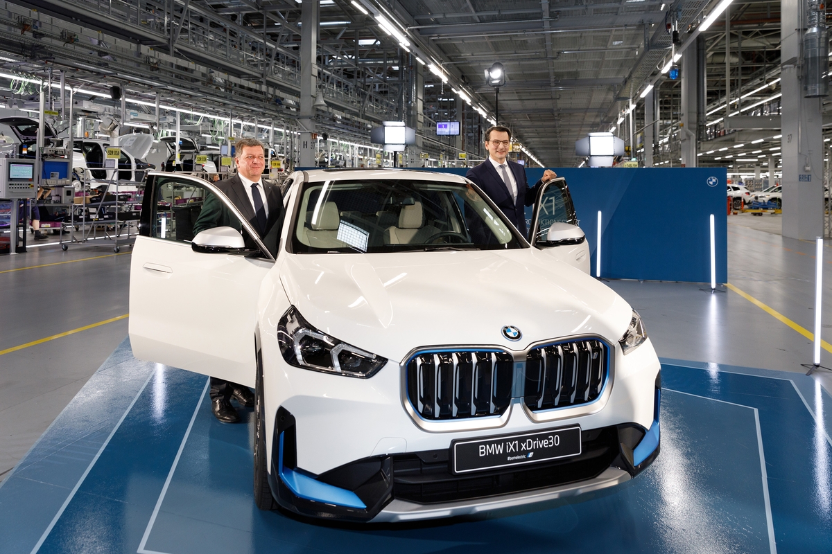 BMW iX1 produzione Ratisbona
