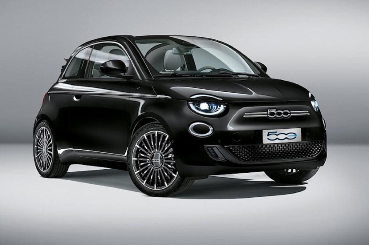 Fiat 500e elettrica nera
