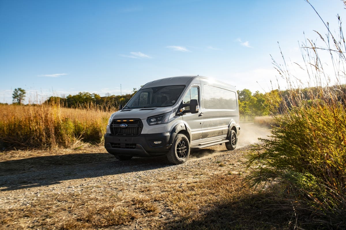 Ford Transit Trail 2023