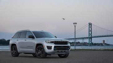 Jeep Grand Cherokee 4xe e Ram 1500 EcoDiesel 2023 Green Car Journal