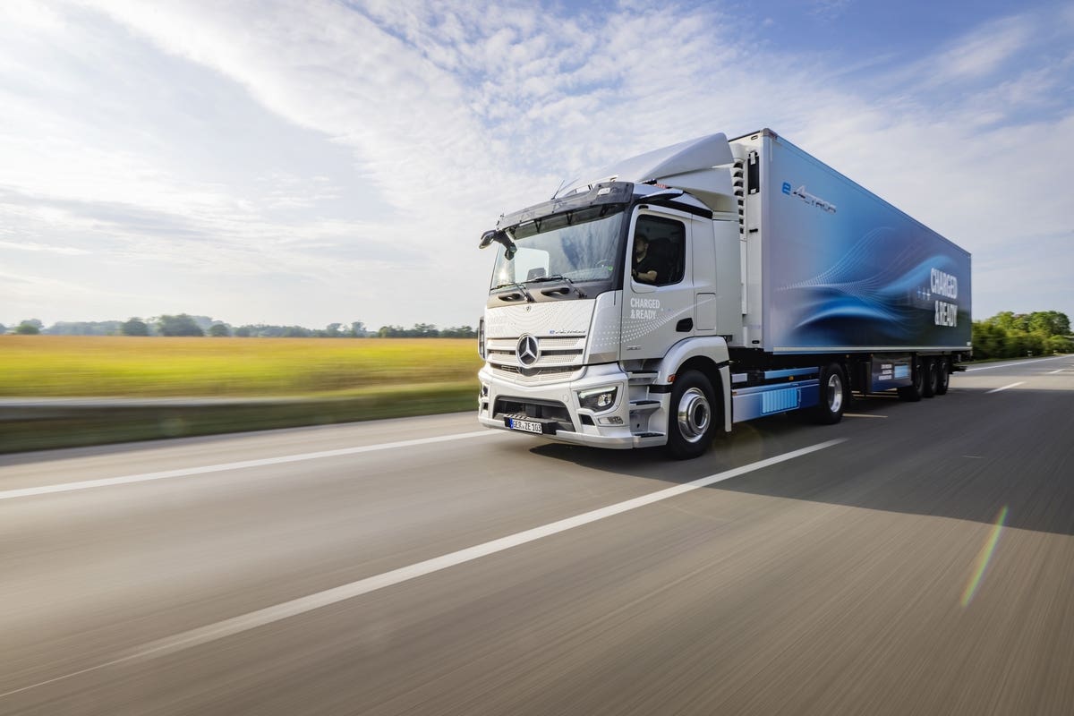 Mercedes eActros LongHaul