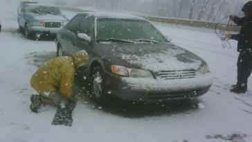Montare catene da neve