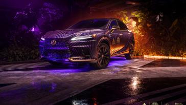 Nuovo Lexus RX Black Panther: Wakanda Forever