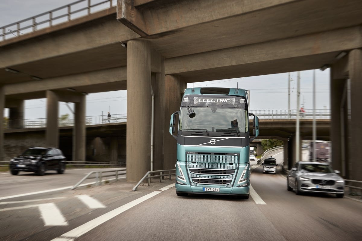 Volvo Trucks camion elettrici acciaio privo combustibili fossili