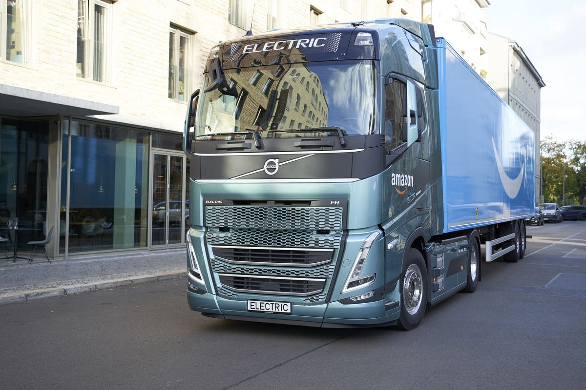 Volvo Trucks camion elettrici acciaio privo combustibili fossili