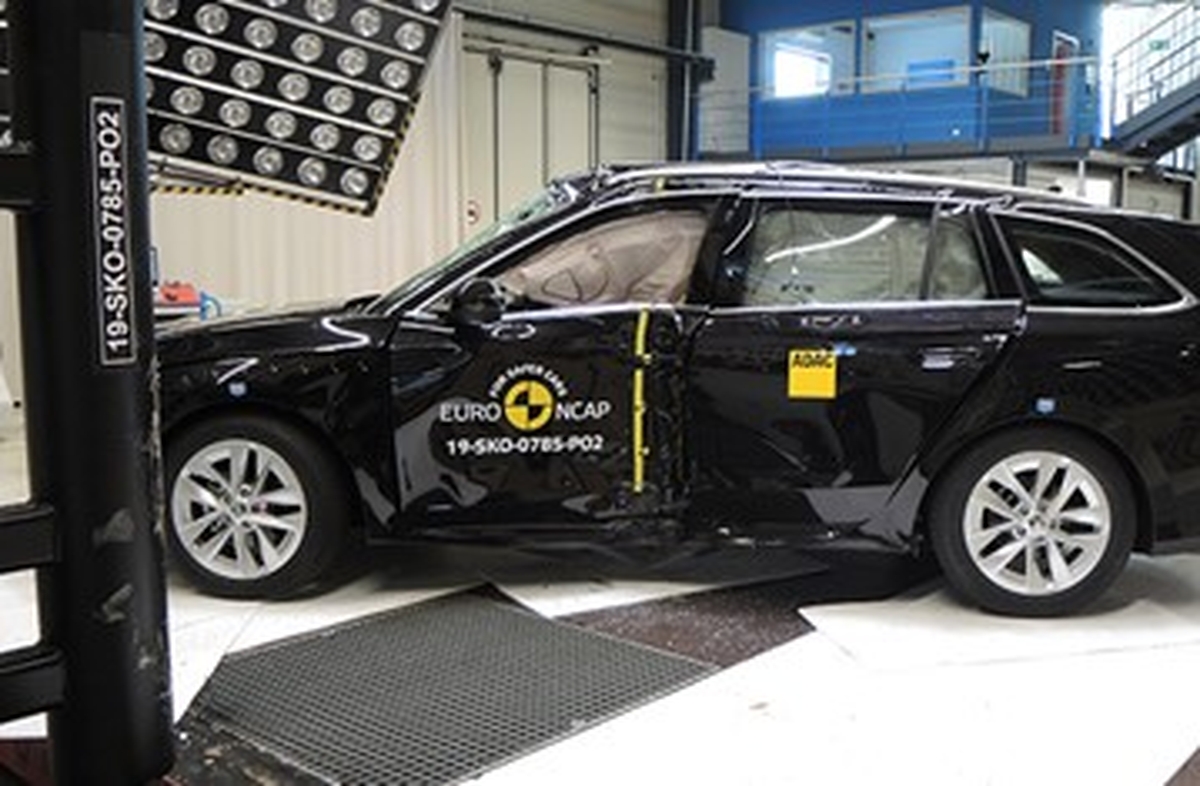 Skoda Rete Bagagliaio Originale 5E0017700, 3 Pezzi, Colore Rosso, Per Octavia III Dal 2013