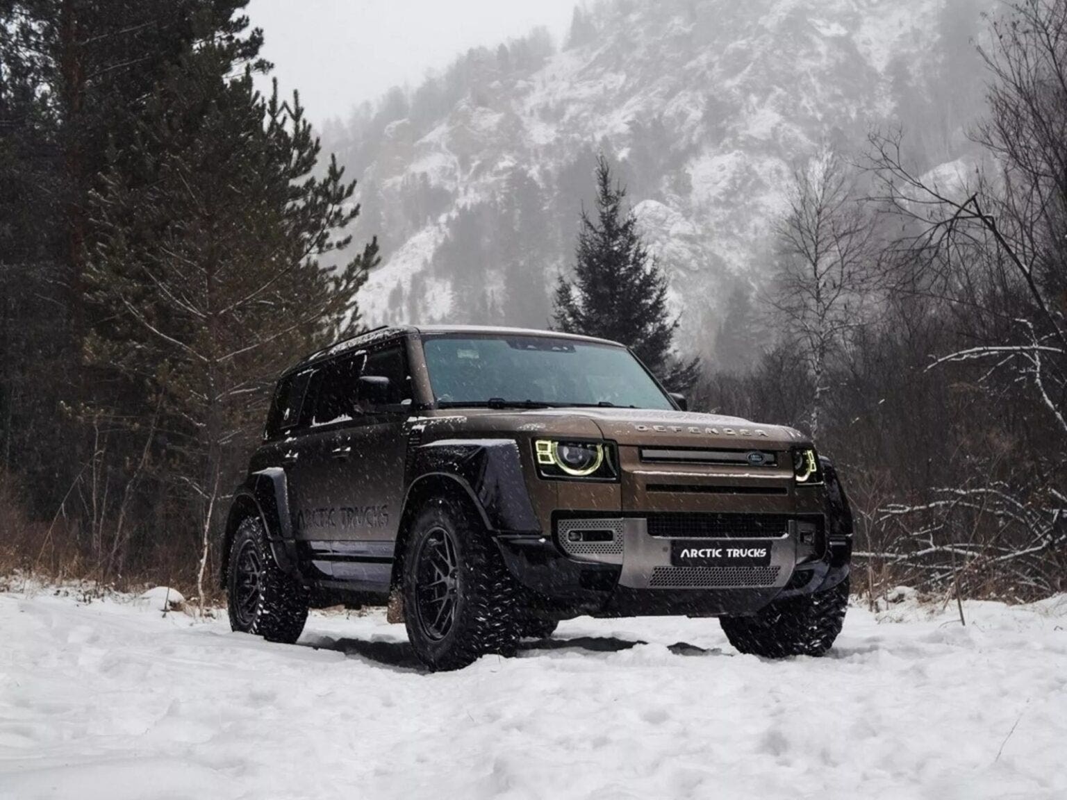 Land Rover Defender Artic Trucks