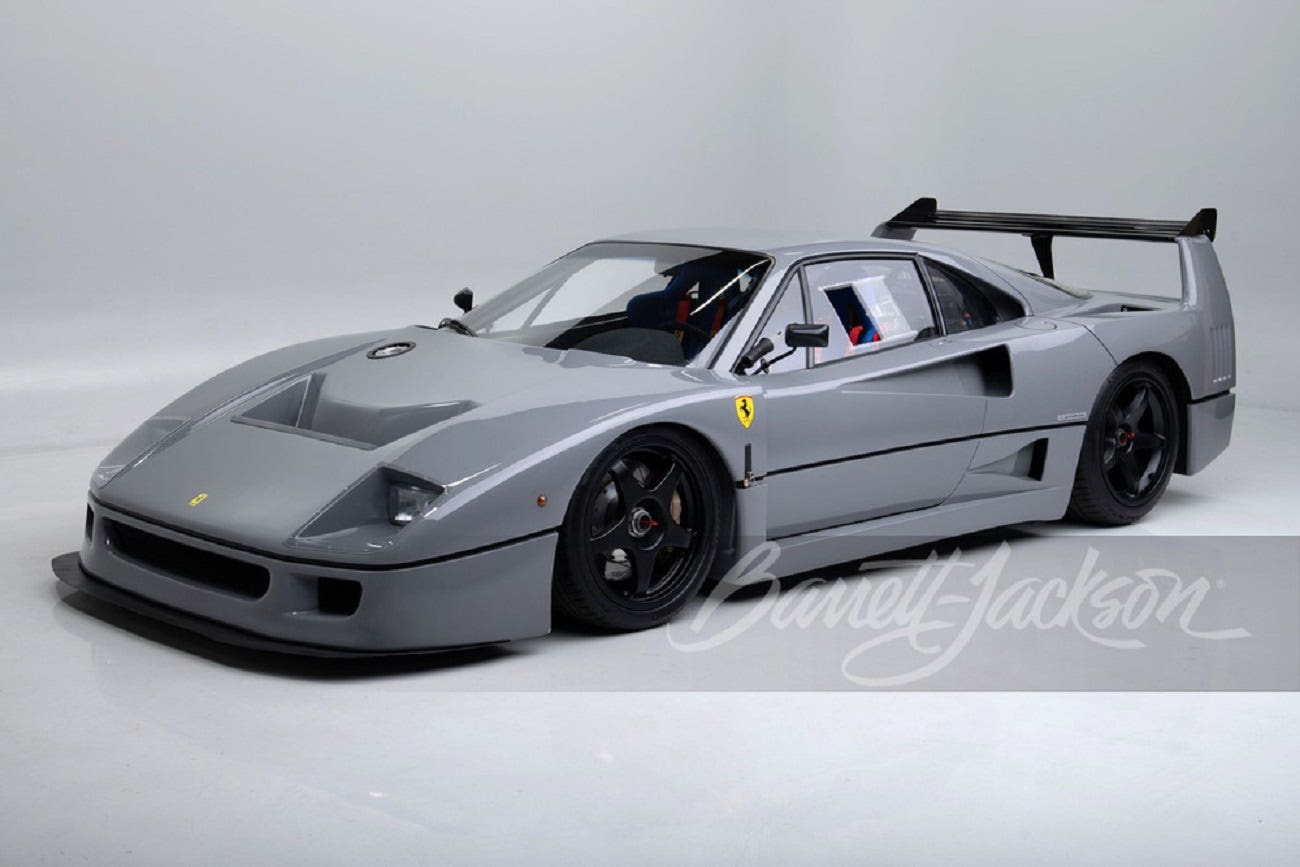 Ferrari F40 grigia