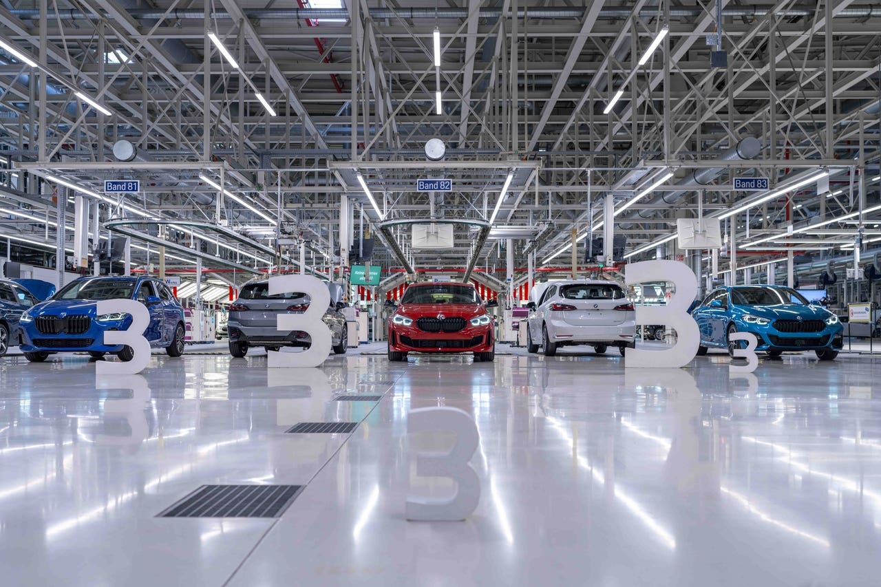 BMW-3333333-veicolo-stabilimento-Lipsia-6