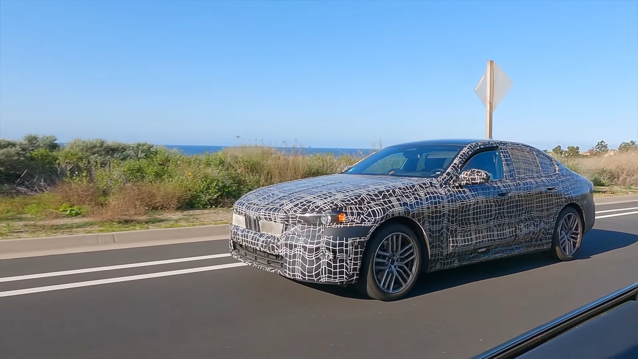 BMW Serie 5 2024 nuovi prototipi strada