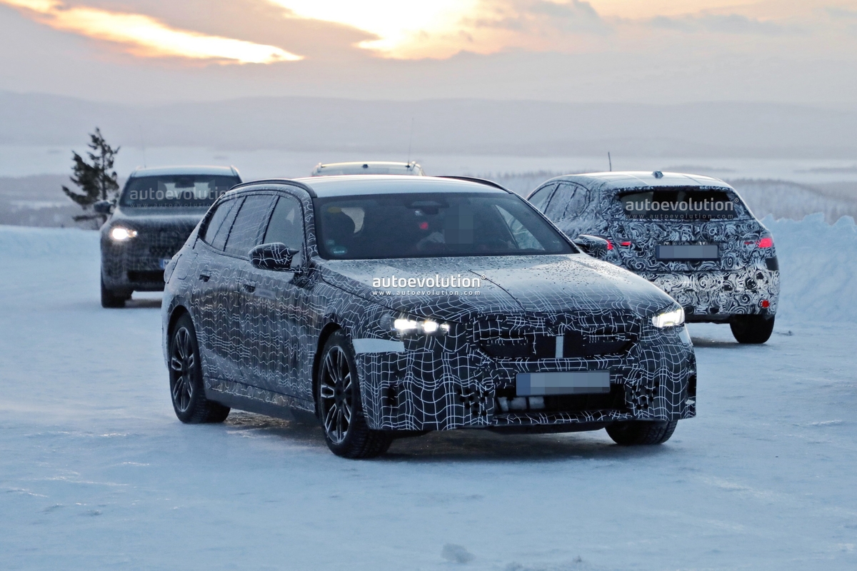 BMW i5 Touring 2025 prototipo neve foto spia