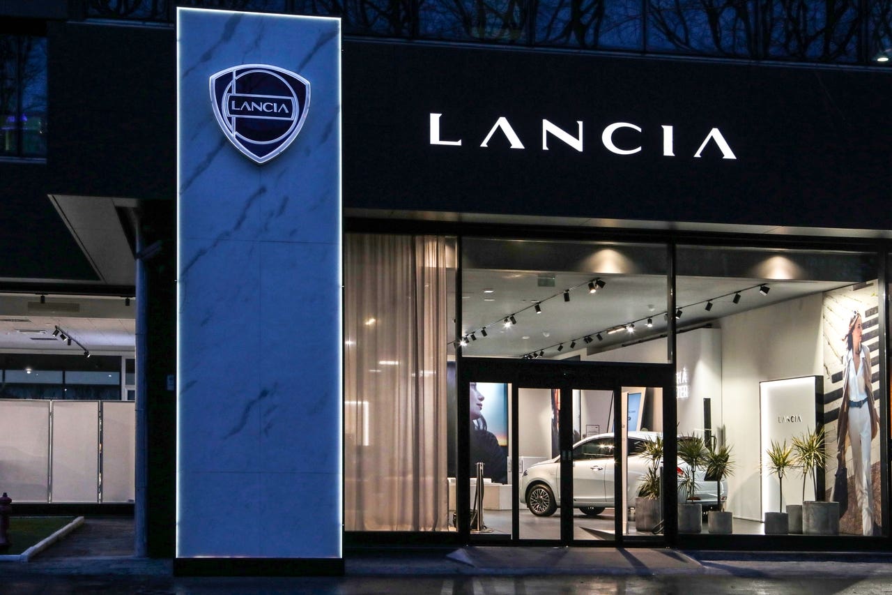 Lancia nuova corporate identity concessionarie