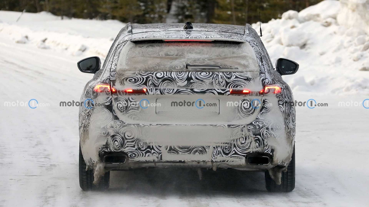Audi A4 Avant 2024 prototipo test invernali foto spia