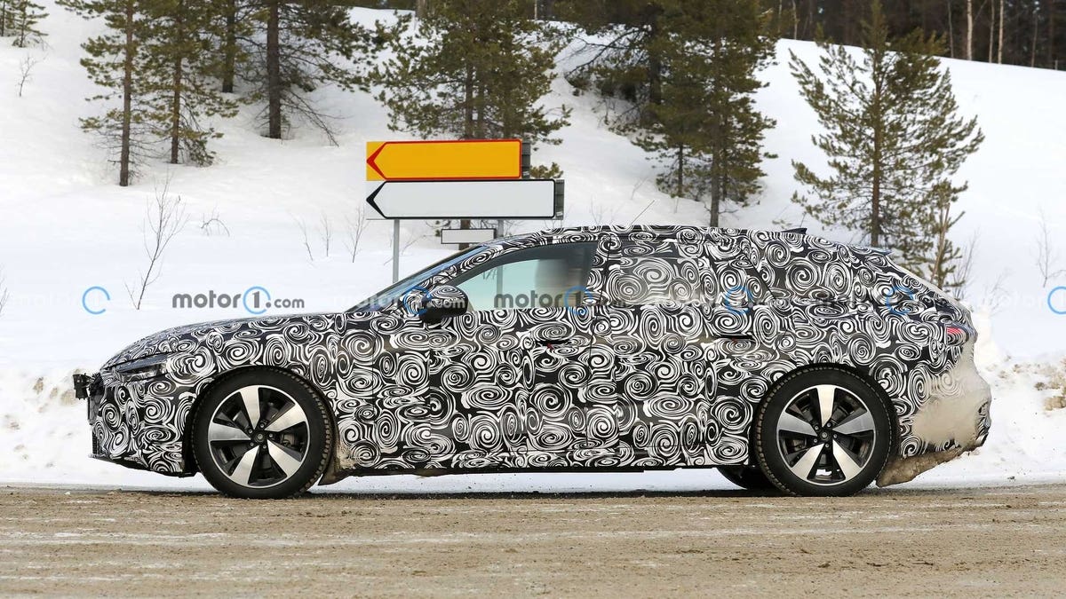 Audi A4 Avant 2024 prototipo test invernali foto spia