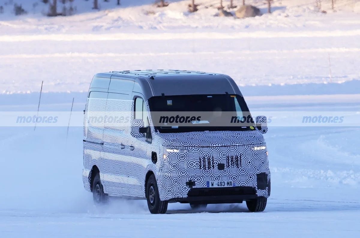 Renault Master E-Tech Electric 2024 prototipo foto spia