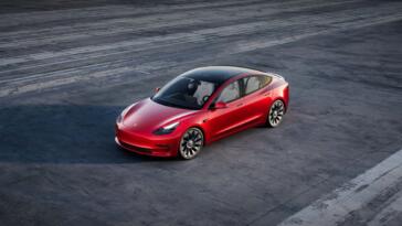 Tesla Model 3 RWD incentivi