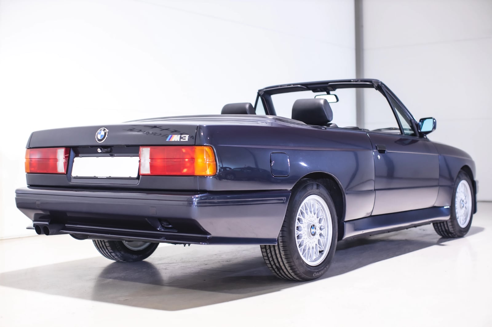 BMW M3 decappottabile del 1989 blu