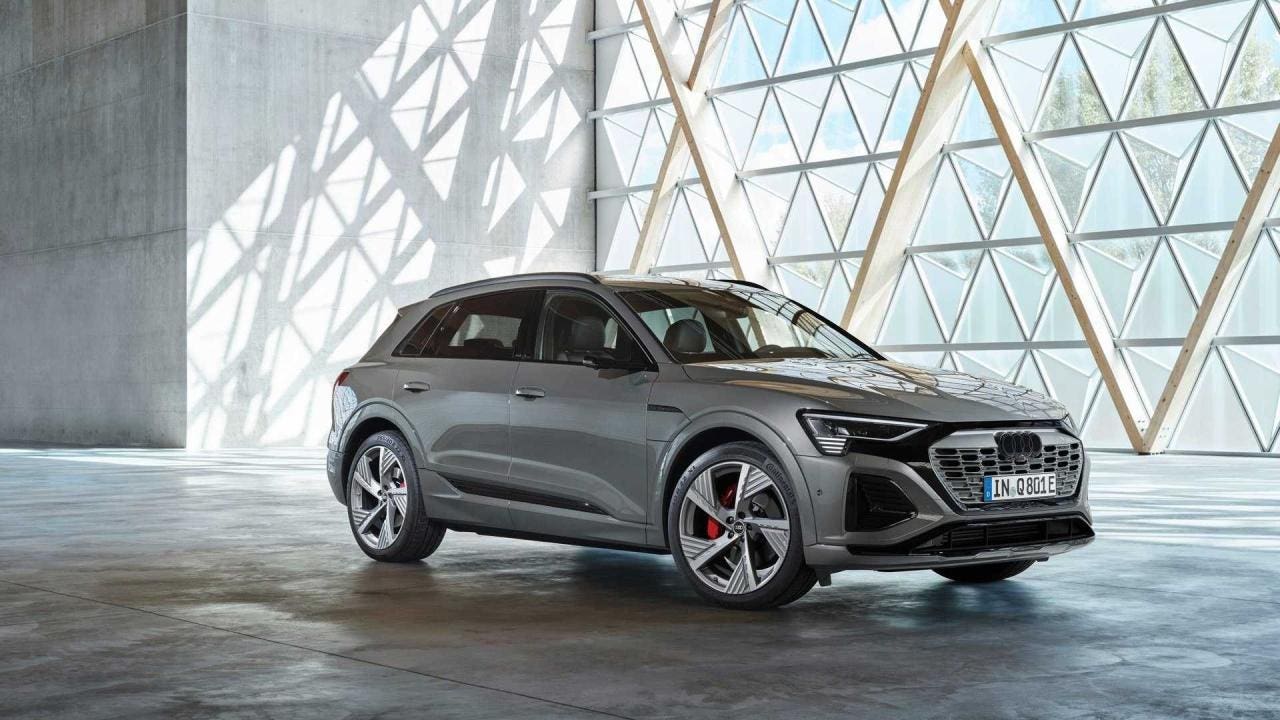 Audi Q8 E-Tron fiancata