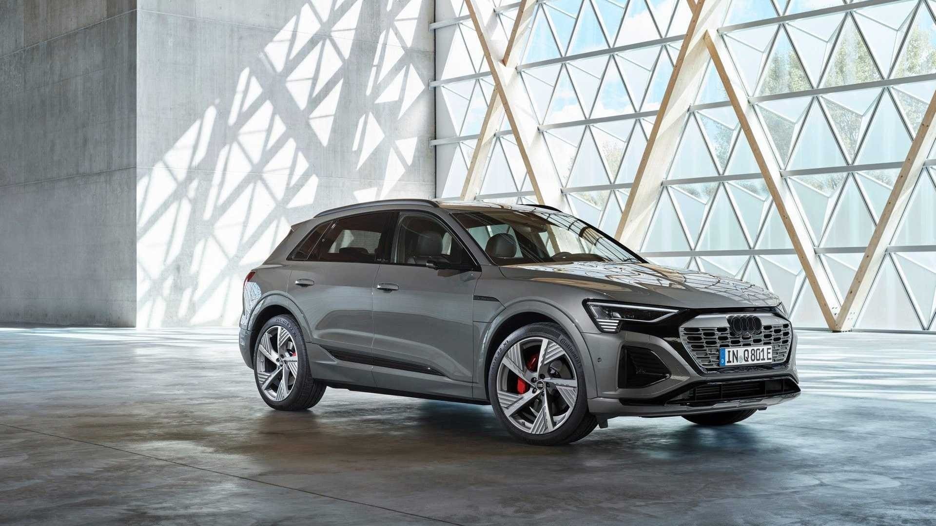 Audi Q8 E-Tron fiancata