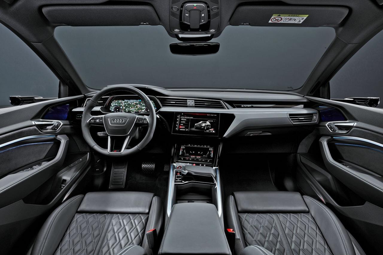 Interni Audi Q8 E-Tron